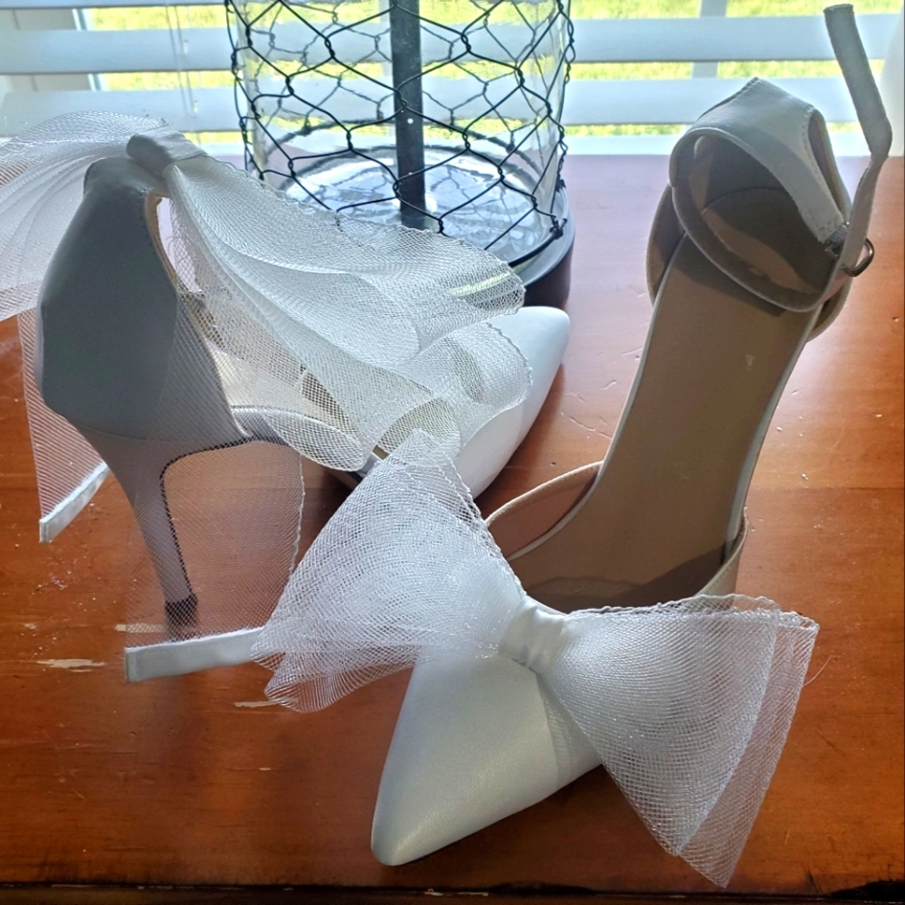 Size 6 white pointed toe high heels